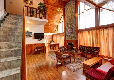 Cottage 2 - Lobby & Dinning Area