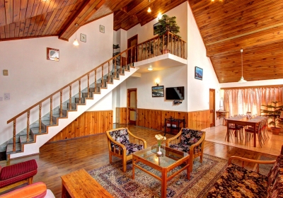Cottage 2 - Lobby & Dinning Area